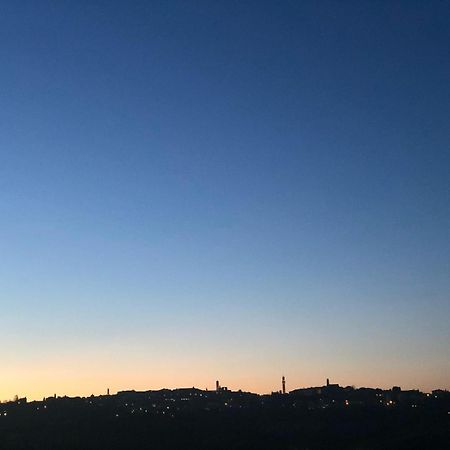Agriturismo La Terrazza Sul Mangia 锡耶纳 外观 照片